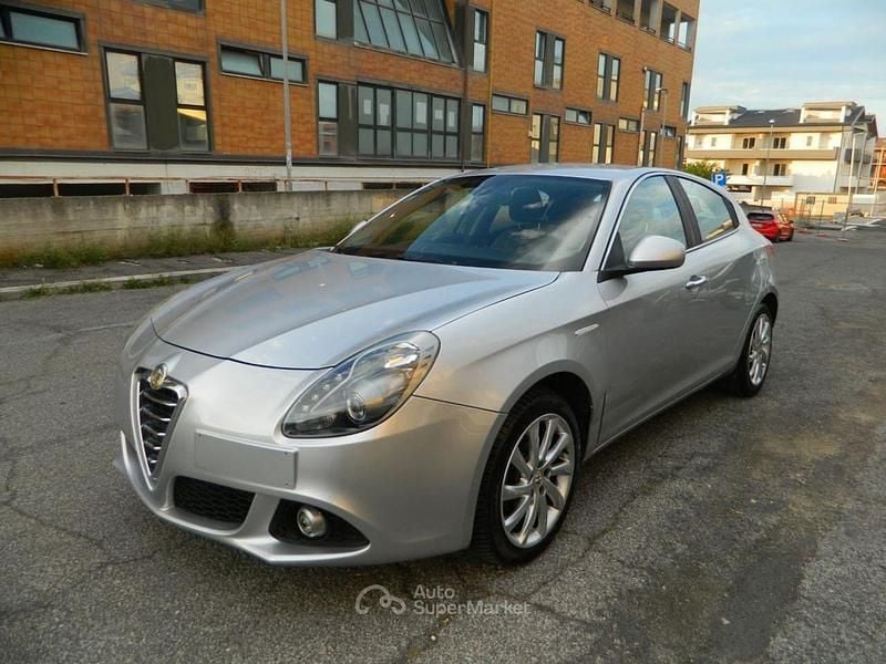 Argento Usata 2013 Alfa Romeo Giulietta Tre volumi | 7450 € (Buon prezzo) - Immagine 1/4