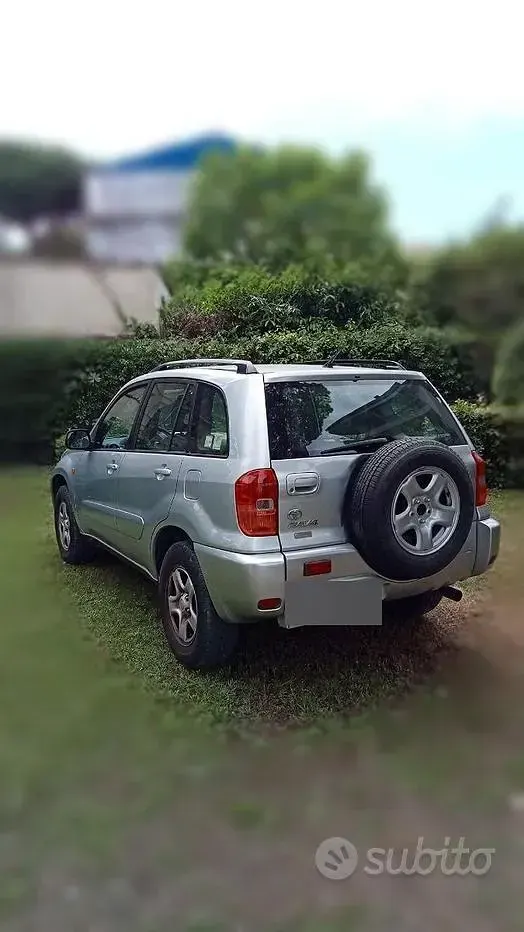Second-hand Toyota RAV4 150 CP (110 kW) 2001 Gri SUV