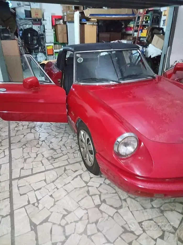 Usata Alfa Romeo Spider 106 CV (77 kW) 1992 Rosso Cabrio