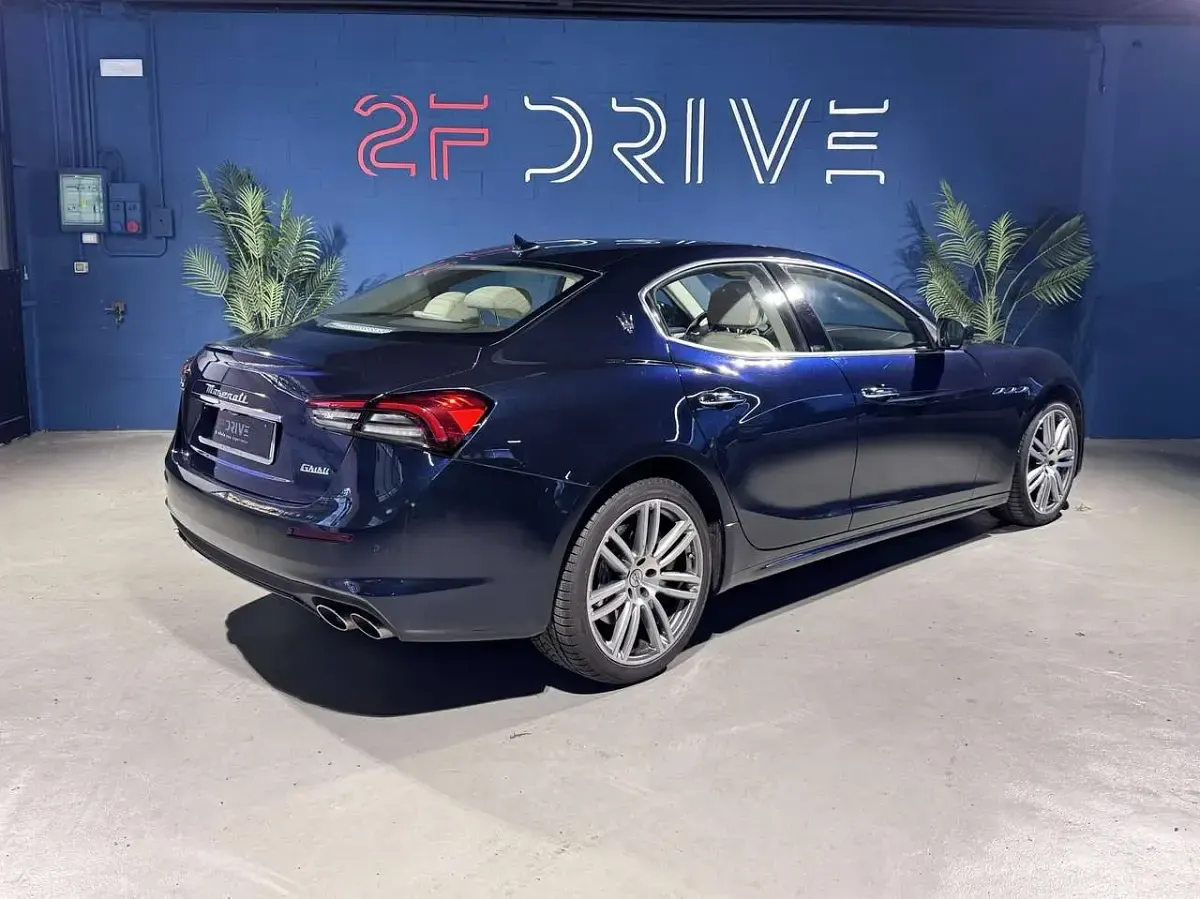 Usata Maserati Ghibli GT 330 CV (242 kW) 2022 Blu nobile Berlina