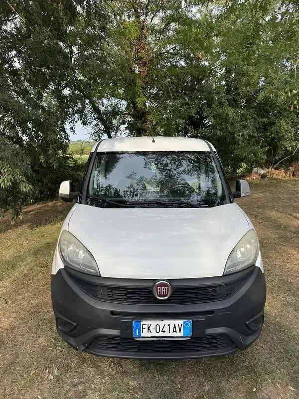 Usata Fiat Doblò 120 CV (88 kW) 2017 Bianco Monovolume