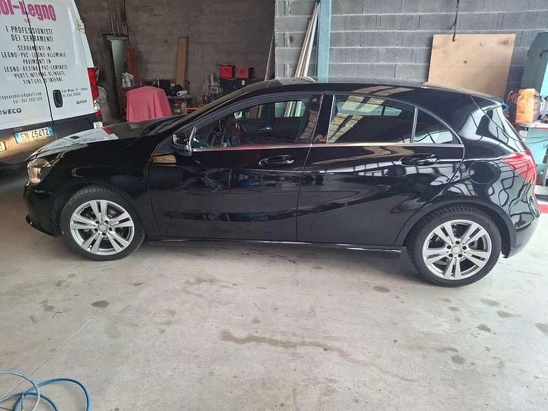 Usata Mercedes CLA180 Business 109 CV (80 kW) 2017 Nero Berlina
