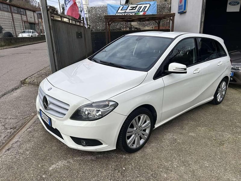 Usata Mercedes B180 Premium 109 CV (80 kW) 2013 Bianco Monovolume