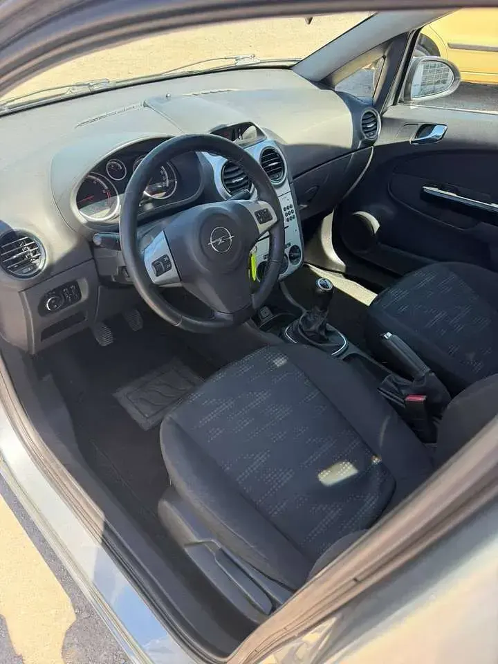 Usata Opel Corsa Cosmo 95 CV (69 kW) 2012 Argento Utilitaria