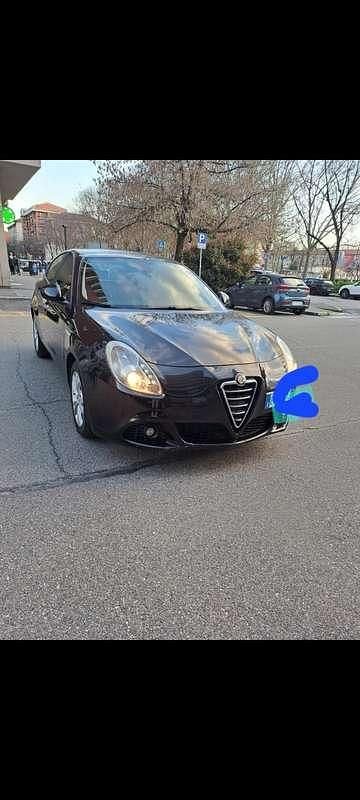 Usata 2010 Alfa Romeo Giulietta Distinctive Due volumi | 3650 € (Super prezzo) - Immagine 1/4