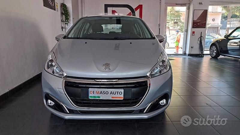 Grigio Usata 2018 Peugeot 208 Active Due volumi | 9200 € (Buon prezzo) - Immagine 1/4