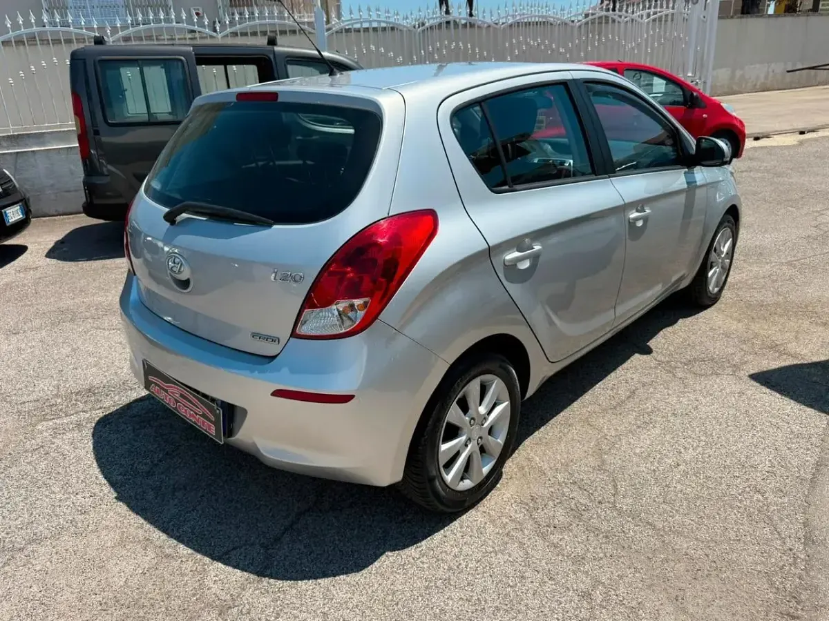 Usata Hyundai i20 Classic 74 CV (54 kW) 2013 Grigio Utilitaria