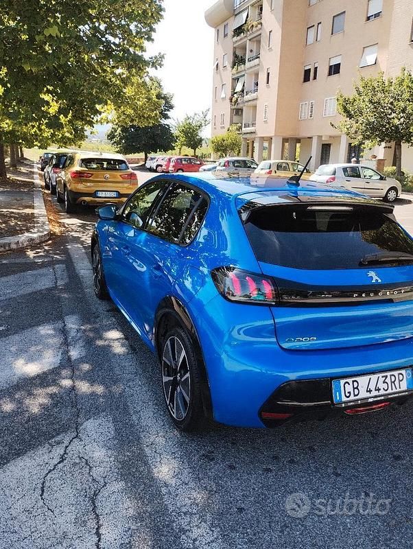 Usata Peugeot 208 GT-line 100 kW (136 CV) 2020 Blu Utilitaria