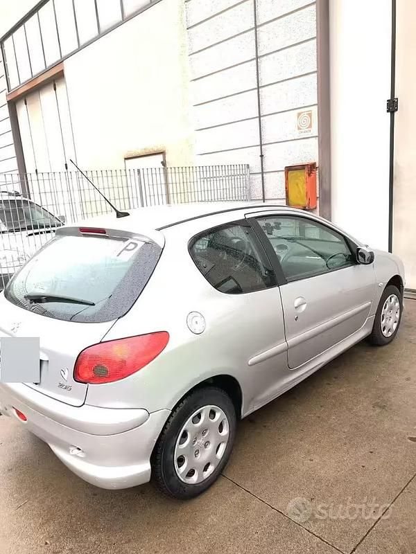 Usata Peugeot 206 75 CV (55 kW) 2005 Grigio Berlina