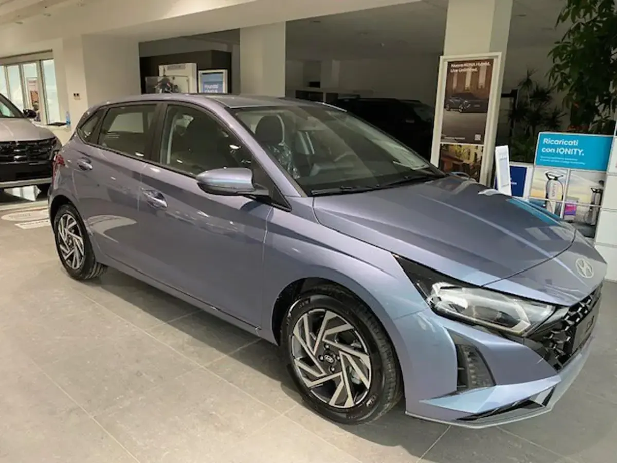 Nuova Hyundai i20 90 CV (66 kW) 2026 Bicolor Utilitaria