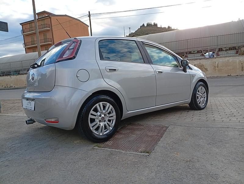 Usata Fiat Punto Lounge 75 CV (55 kW) 2014 Grigio Utilitaria