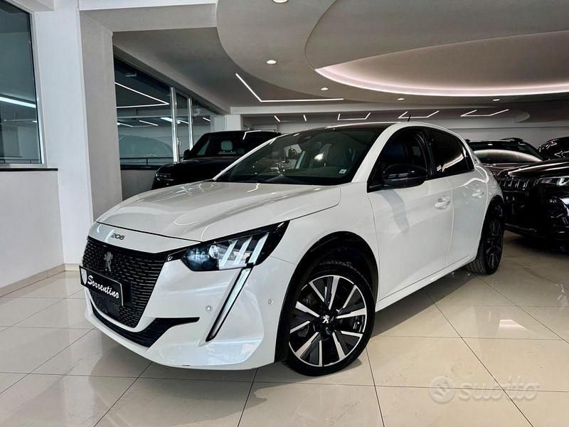 Usata Peugeot 208 GT 102 CV (75 kW) 2022 Bianco(met.) Utilitaria
