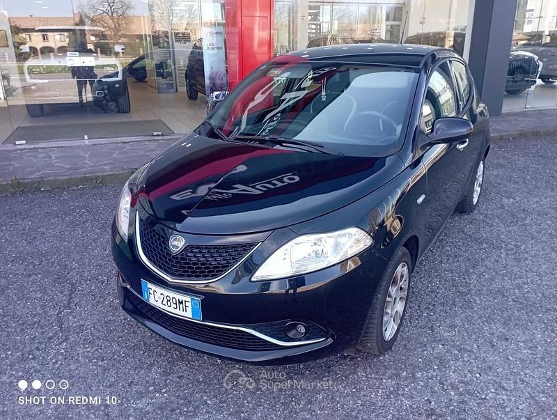 Usata Lancia Ypsilon 84 CV (61 kW) 2016 Nero Utilitaria