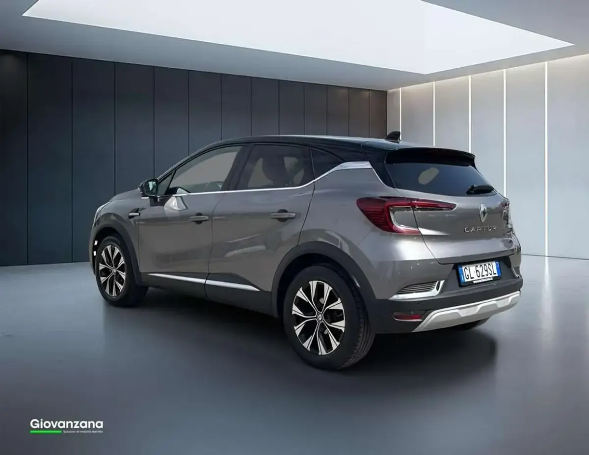 Usata Renault Captur Techno 143 CV (105 kW) 2023 Grigio cassiopea/tetto nero SUV