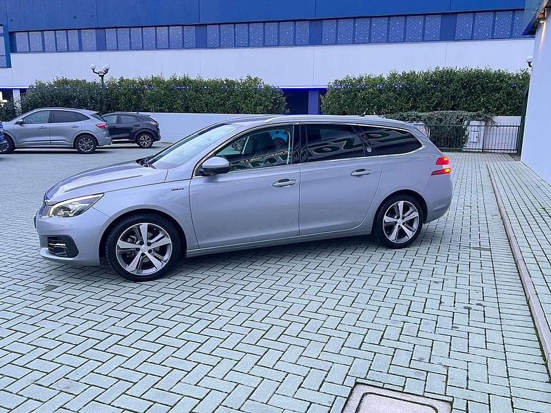 Usata Peugeot 308 SW Allure 131 CV (96 kW) 2019 Grigio Station wagon