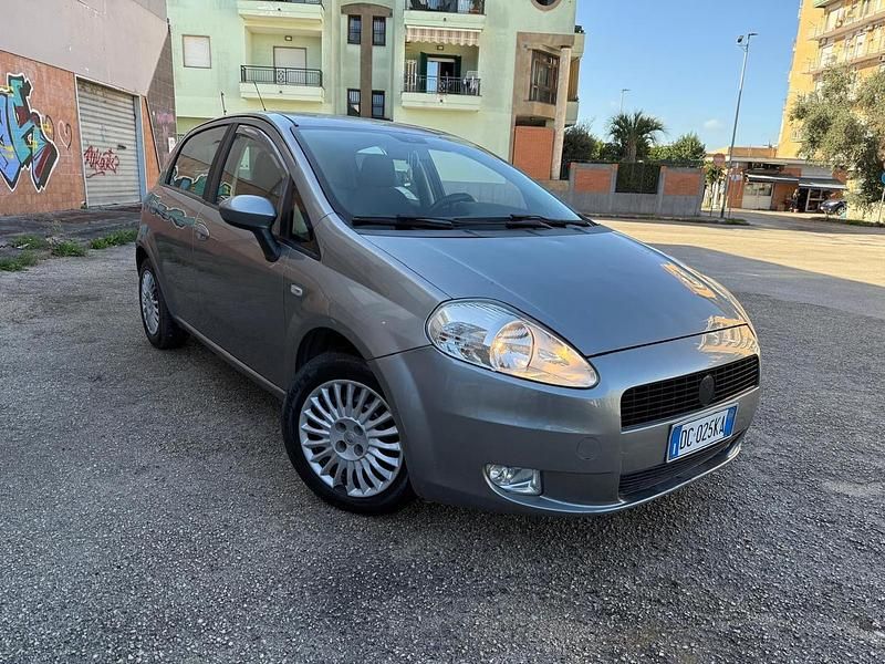 Grigio Usata 2007 Fiat Grande Punto Dynamic Due volumi | 1999 € (Ottimo prezzo) - Immagine 1/4