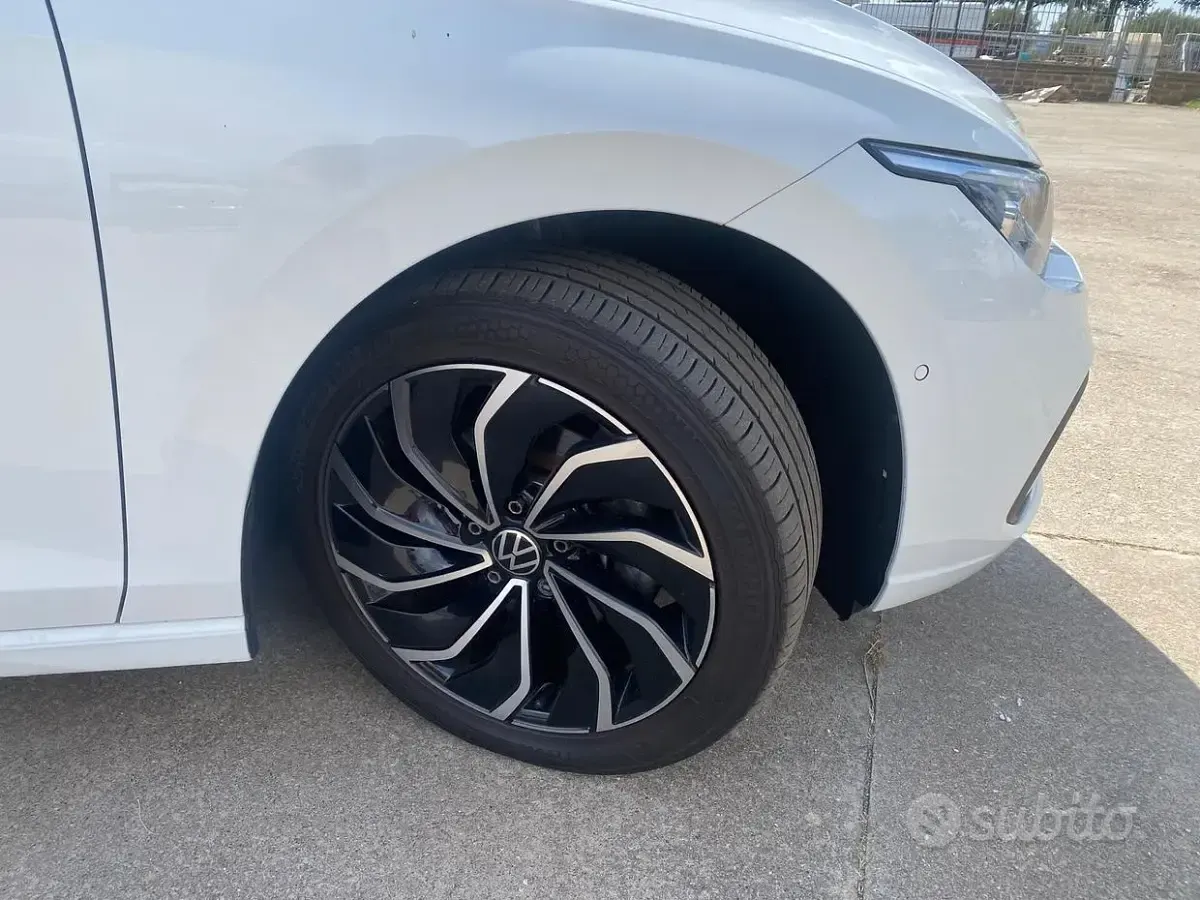 Usata VW Golf VIII Style 116 CV (85 kW) 2023 Bianco Berlina