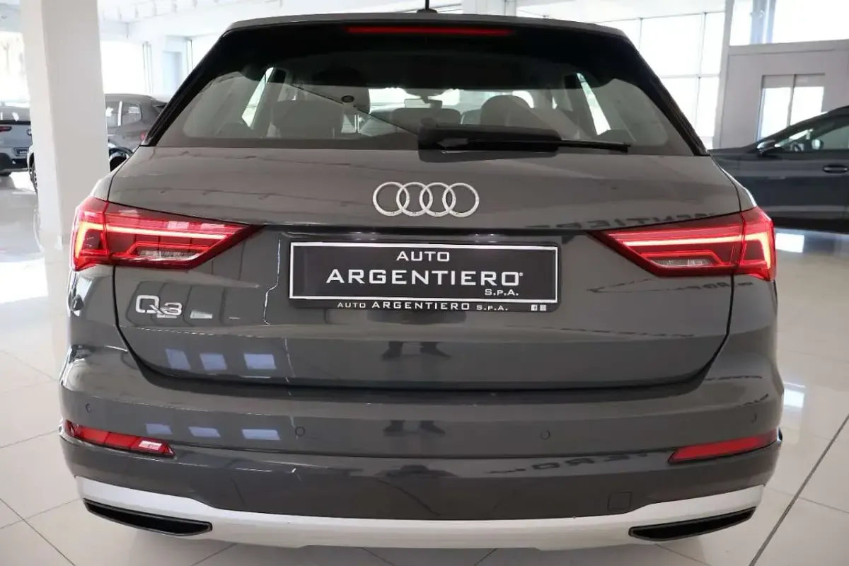 Usata Audi Q3 Advanced 150 CV (110 kW) 2024 Grigio atomico met SUV
