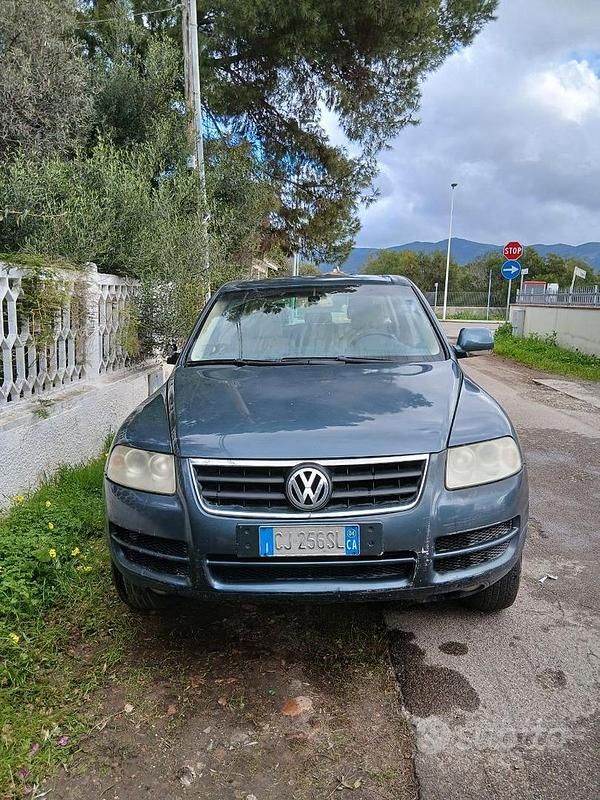 Usata VW Touareg 175 CV (128 kW) 2004 Grigio SUV