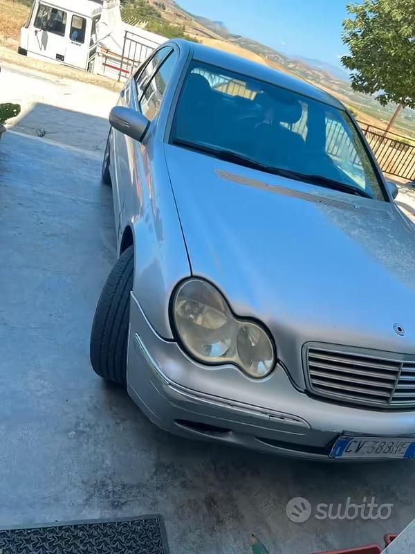 Usata Mercedes C220 150 CV (110 kW) 2005 Grigio Berlina