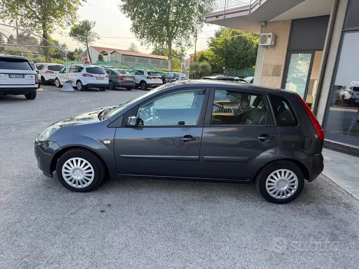 Usata Ford Fiesta 75 CV (55 kW) 2008 Blu Utilitaria