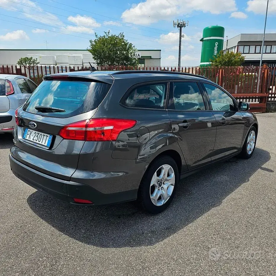 Usata Ford Focus Titanium 95 CV (69 kW) 2017 Grigio Station wagon