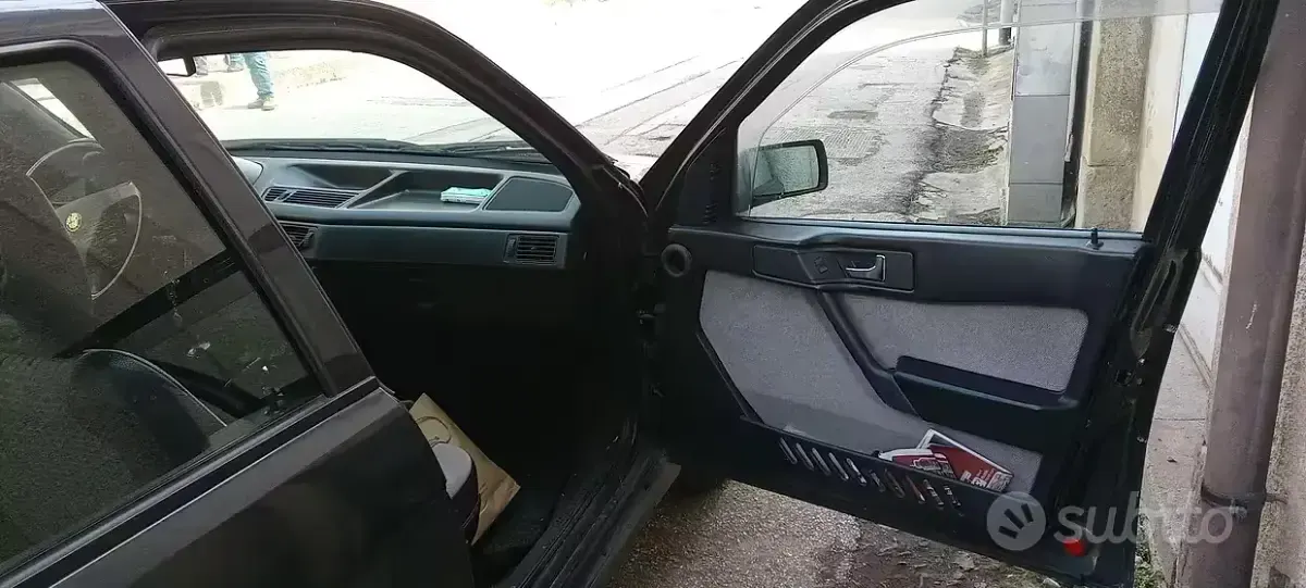 Usata Alfa Romeo 155 126 CV (92 kW) 1992 Grigio Berlina