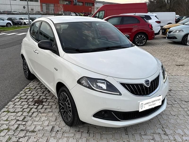 Usata Lancia Ypsilon 69 CV (50 kW) 2024 Bianco Utilitaria