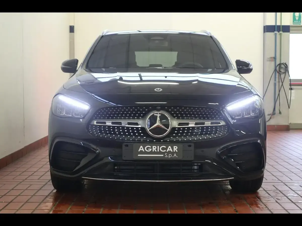 Usata Mercedes GLA180 Advanced Plus 116 CV (85 kW) 2025 Nero SUV