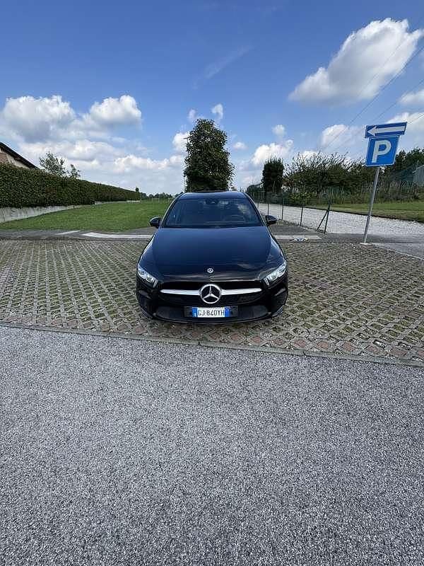 Usata 2022 Mercedes A160 Premium Berlina | 22.000 € (Super prezzo) - Immagine 1/4