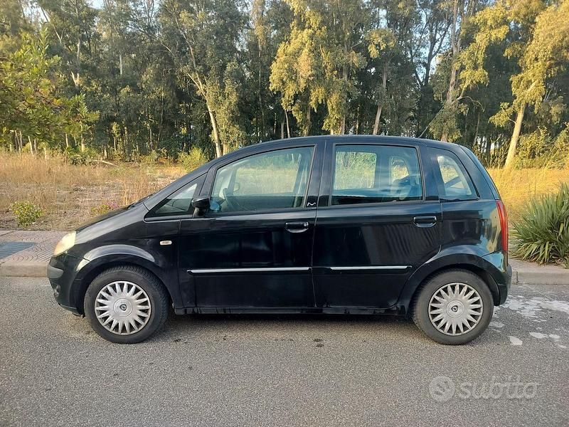 Usata 2006 Lancia Musa Monovolume | 3000 € (Buon prezzo) - Immagine 1/4