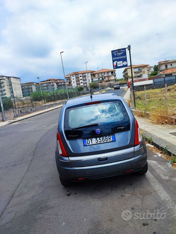 Usata Lancia Musa 90 CV (66 kW) 2009 Grigio Monovolume