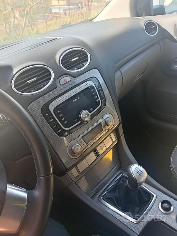 Usata Ford Focus 100 CV (73 kW) 2008 Grigio