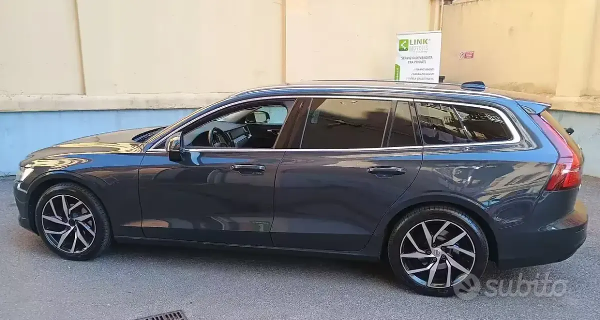 Usata Volvo V60 Business Edition 150 CV (110 kW) 2020 Grigio Station wagon