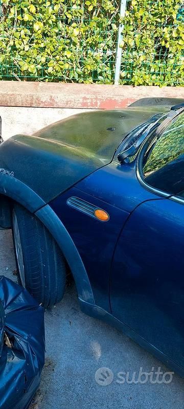 Begagnad Mini ONE 2002 Blå Halvkombi