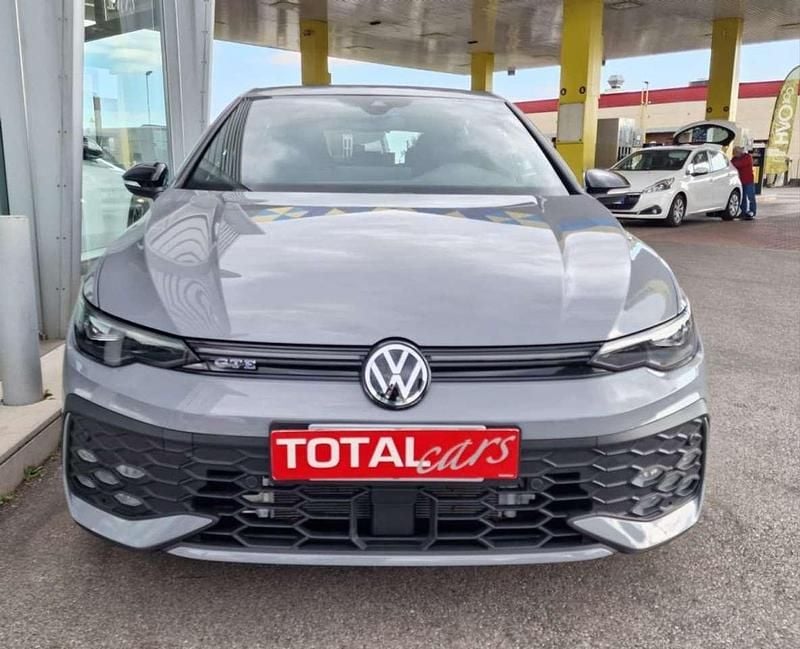 Usata VW Golf VIII GTE 272 CV (200 kW) 2025 Grigio moonstone grey pastello Berlina