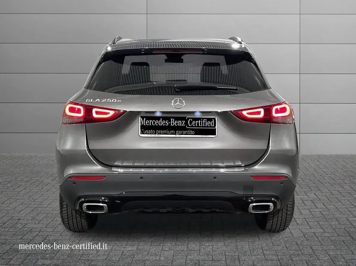 Usata Mercedes GLA250 160 CV (117 kW) 2022 Grigio medio metallizzato SUV