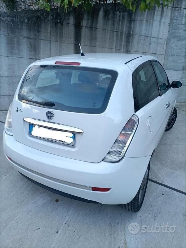 Usata Lancia Ypsilon 75 CV (55 kW) 2008 Bianco Utilitaria