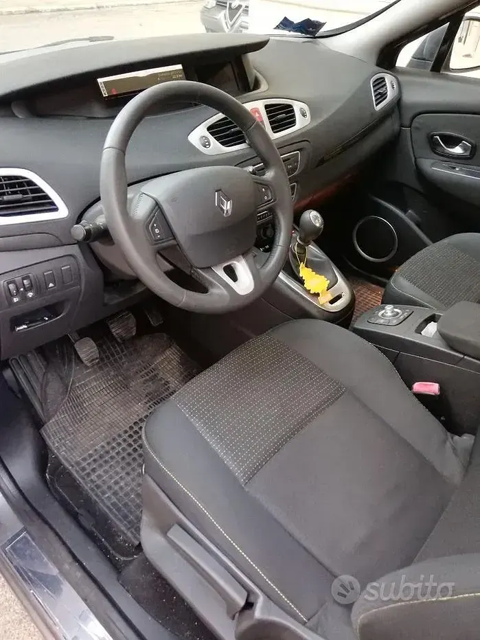 Usata Renault Scénic III XMOD 110 CV (80 kW) 2010 Grigio Monovolume