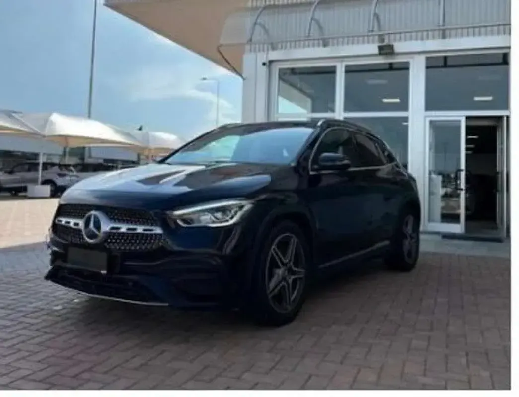 Usata Mercedes GLA200 150 CV (110 kW) 2020 Nero SUV