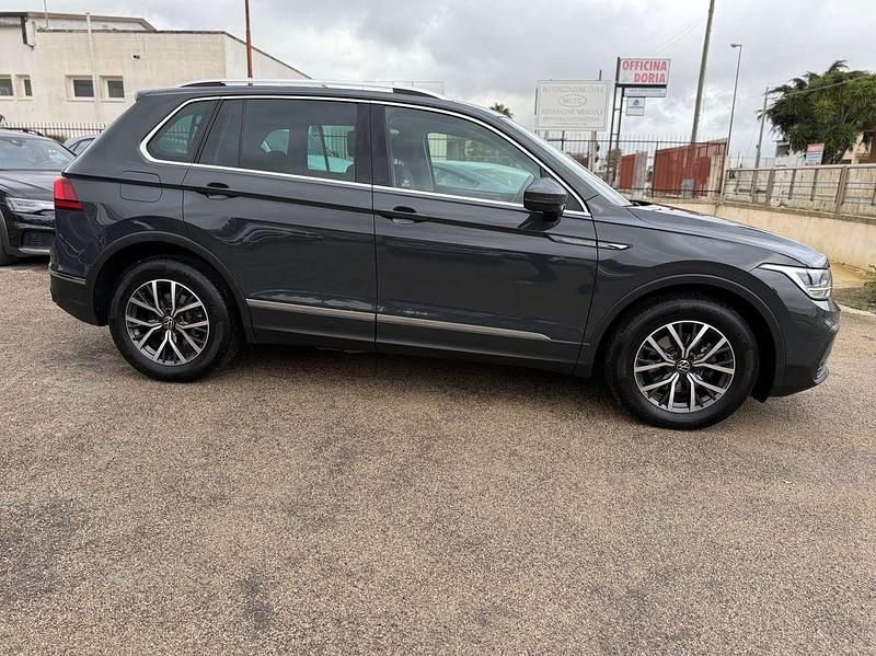 Usata VW Tiguan Life 122 CV (89 kW) 2022 Grigio SUV