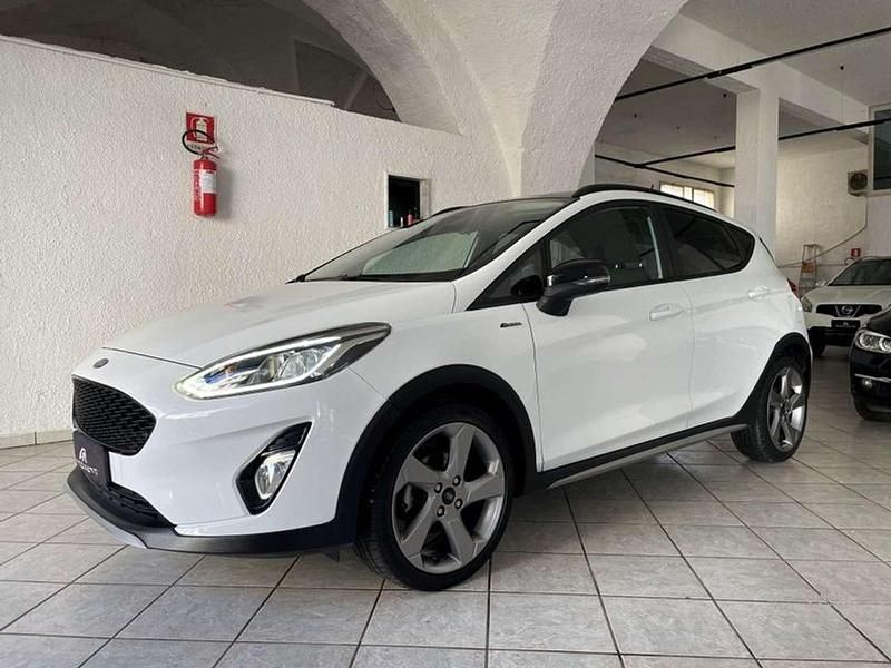 Usata Ford Fiesta Active 86 CV (63 kW) 2018 Bianco Berlina