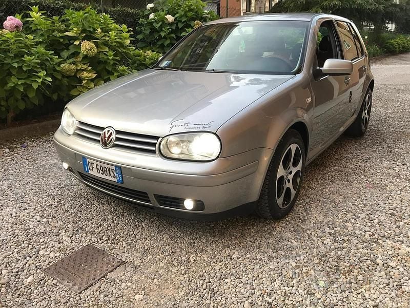 Usata VW Golf IV 100 CV (73 kW) 2003 Grigio Utilitaria