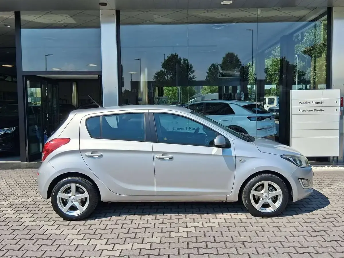 Usata Hyundai i20 Edition 84 CV (61 kW) 2013 Argento metallizzato Utilitaria