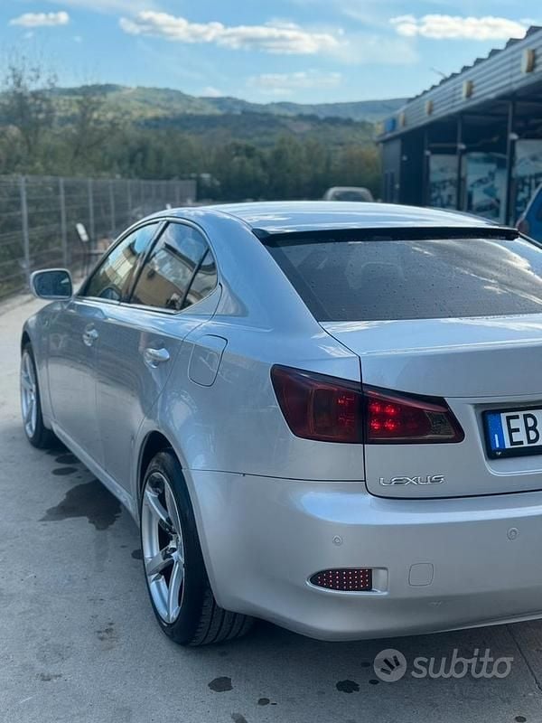 Usata Lexus IS220d Sport Line 177 CV (130 kW) 2010 Grigio Berlina