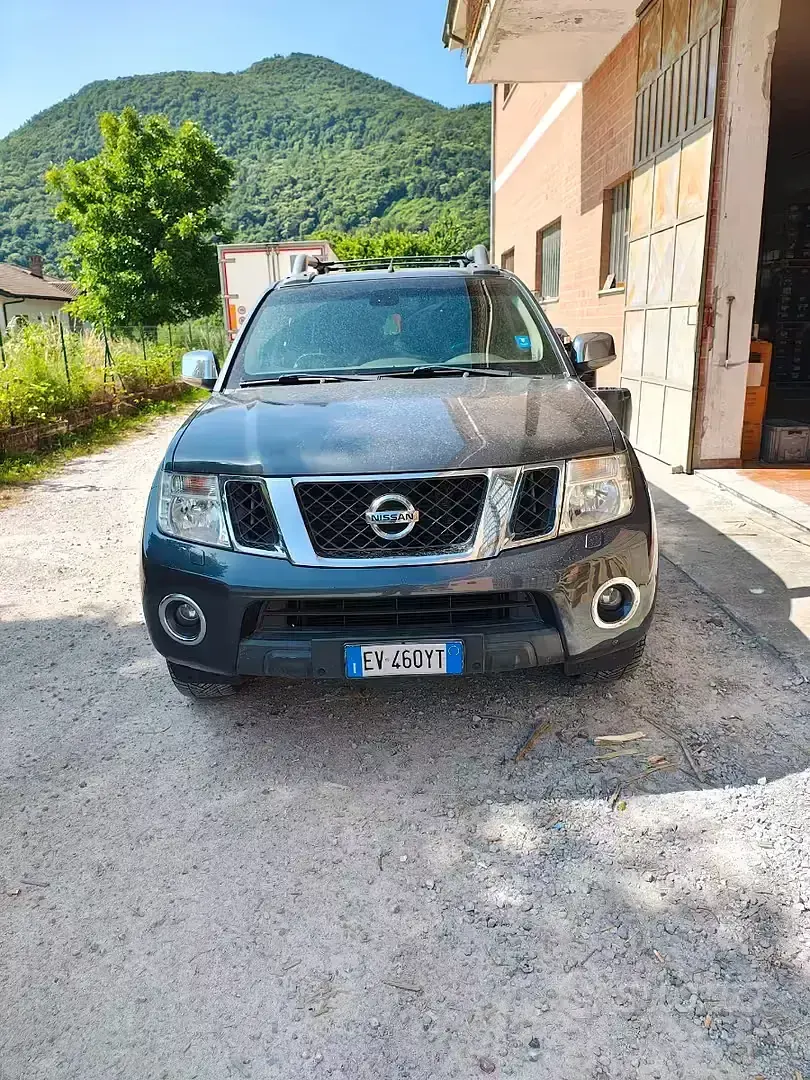 Usata Nissan Navara 190 CV (139 kW) 2014 Grigio Pick-up