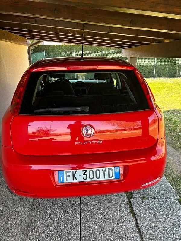 Usata Fiat Punto Street 69 CV (50 kW) 2017 Rosso Utilitaria