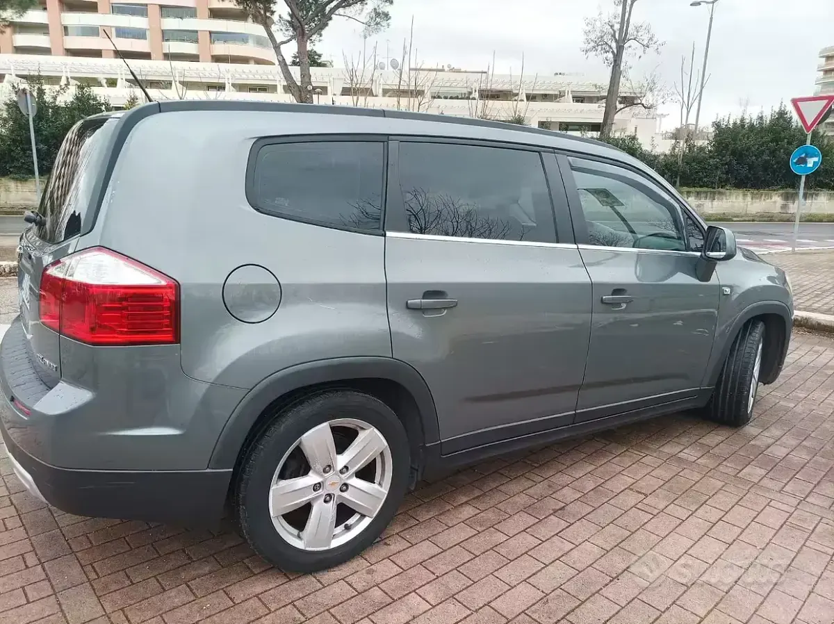Usata Chevrolet Orlando LTZ 163 CV (119 kW) 2011 Grigio Monovolume