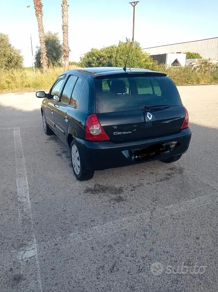 Usado Renault Clio II 65 CV (47 kW) 2009 Negro Utilitario