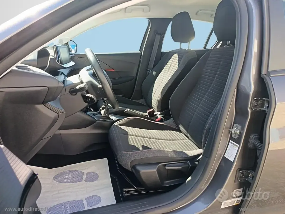 Usata Peugeot 208 Active 102 CV (75 kW) 2020 Nero Utilitaria